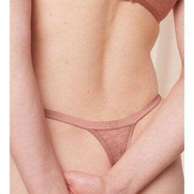 Kelnaitės Triumph Signature Sheer String 6901 3